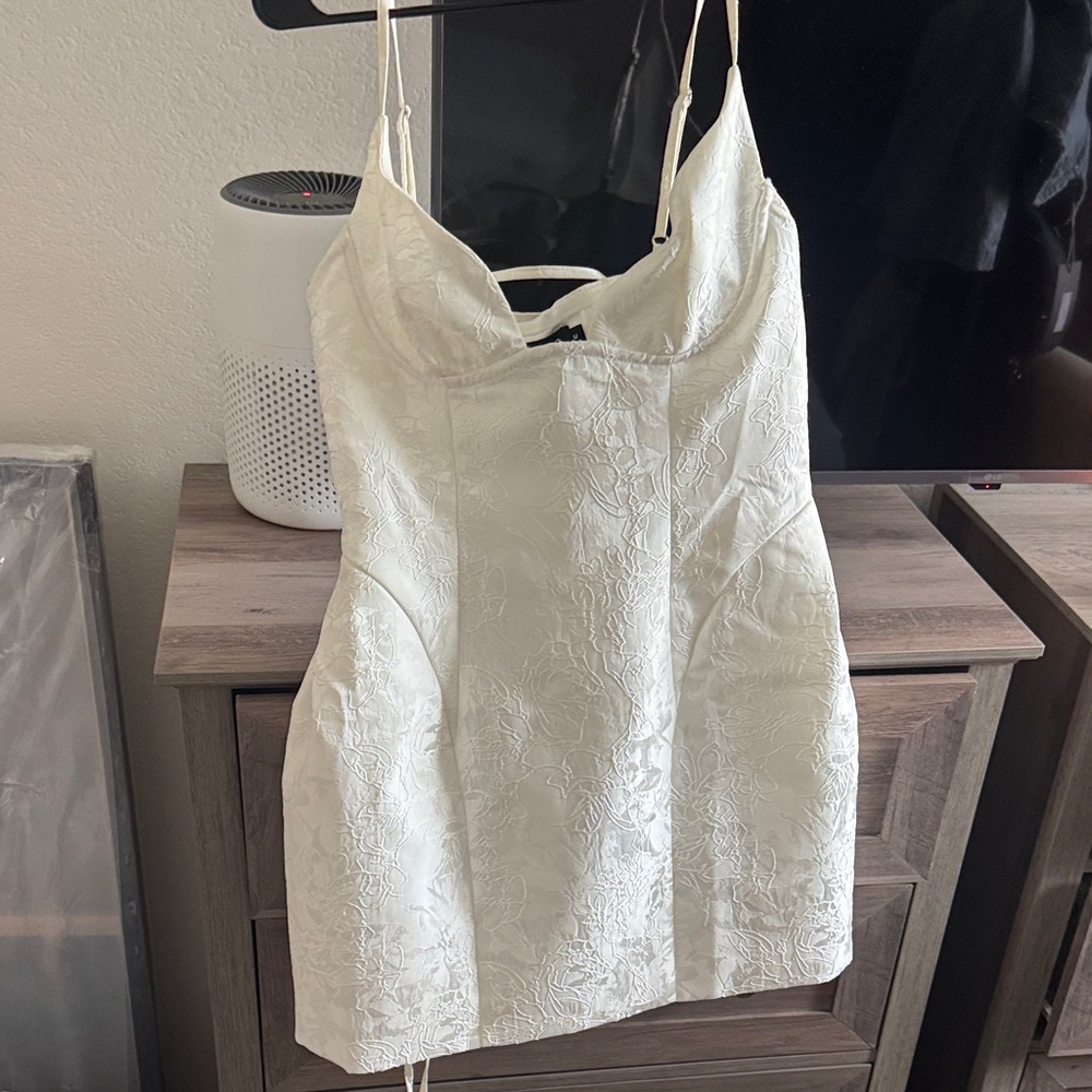Elegant White Midi Dress